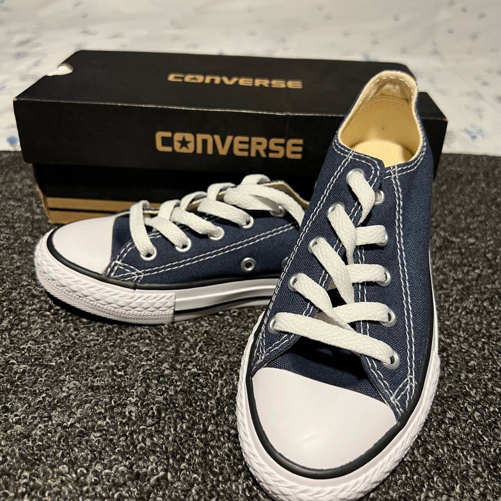 NWT ALLSTAR Converse Sneakers - Youth/Toddlers